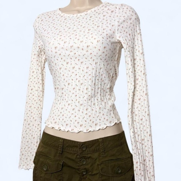 Fairycore Y2K Ribbed Knit Long Sleeve Fitted Top with Delicate Floral Pattern - Picture 2 of 5